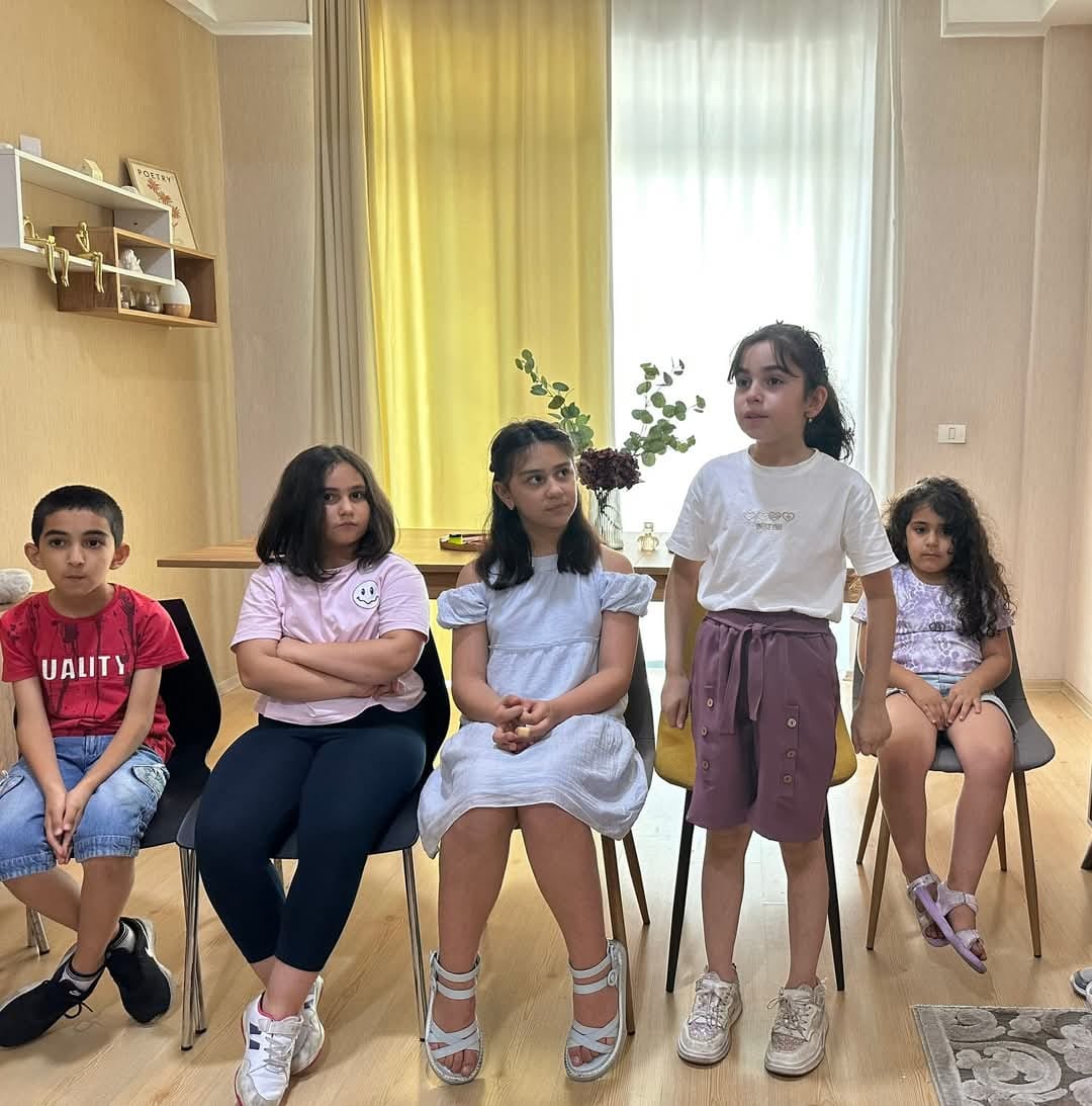 Balaca vətəndaşlarla böyük söhbət: Millət vəkili yay məktəbində (FOTO)